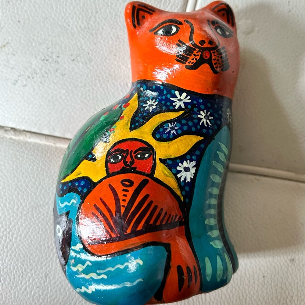 Mexican pottery cat figurine hand painted 4.5 inches tall good condition